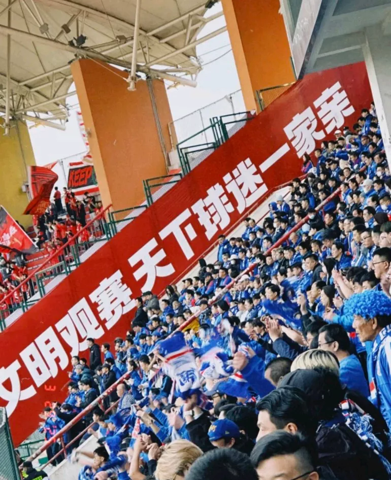 爱游戏下载-上海海港训练开放日，赛前回应争议引欢呼，CBA常规赛在即，球队文化再被提及的简单介绍