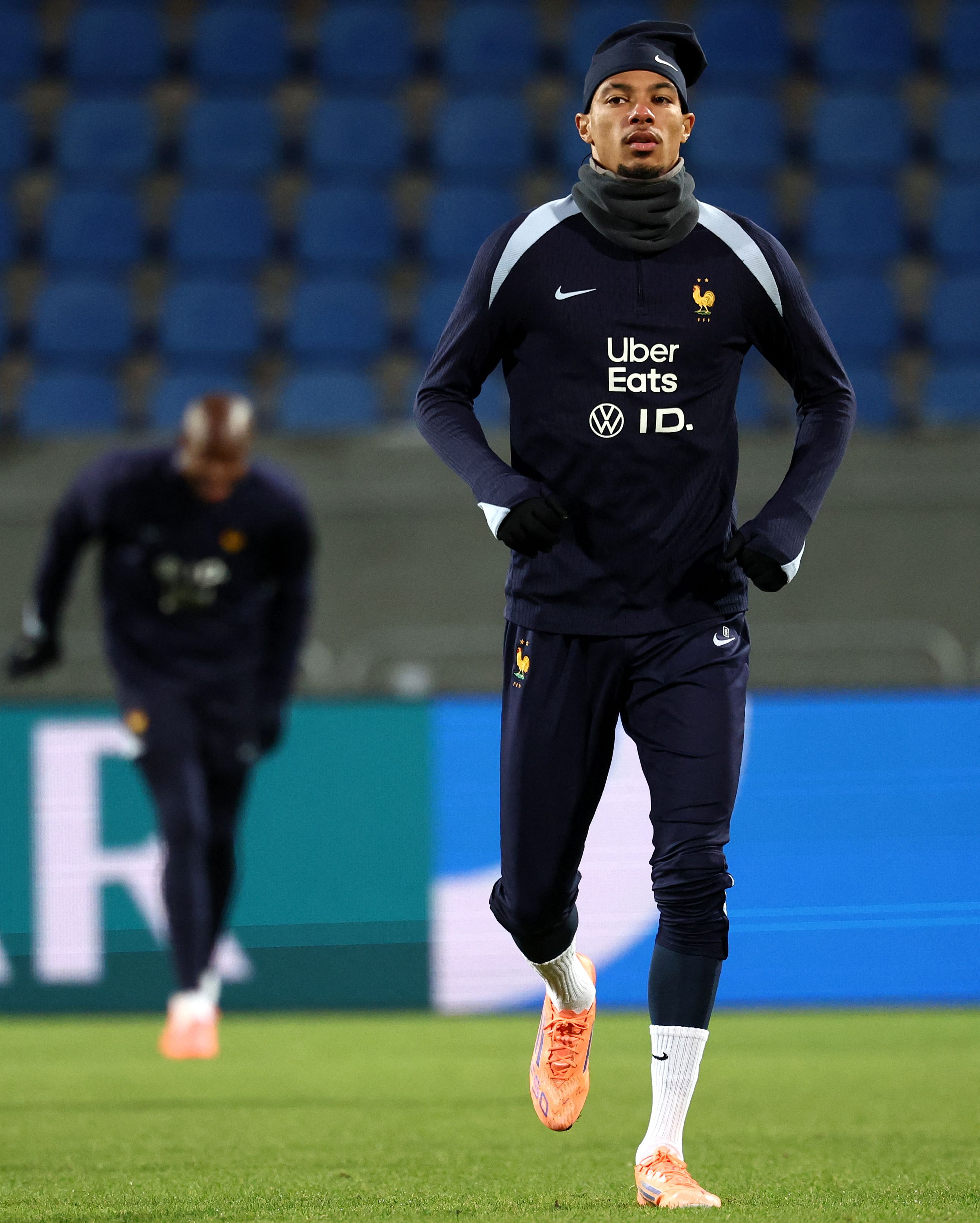 爱游戏-包含赛后阿贾克斯备战法甲，防线松动细节曝光，目标明确，年轻球员得到机会的词条