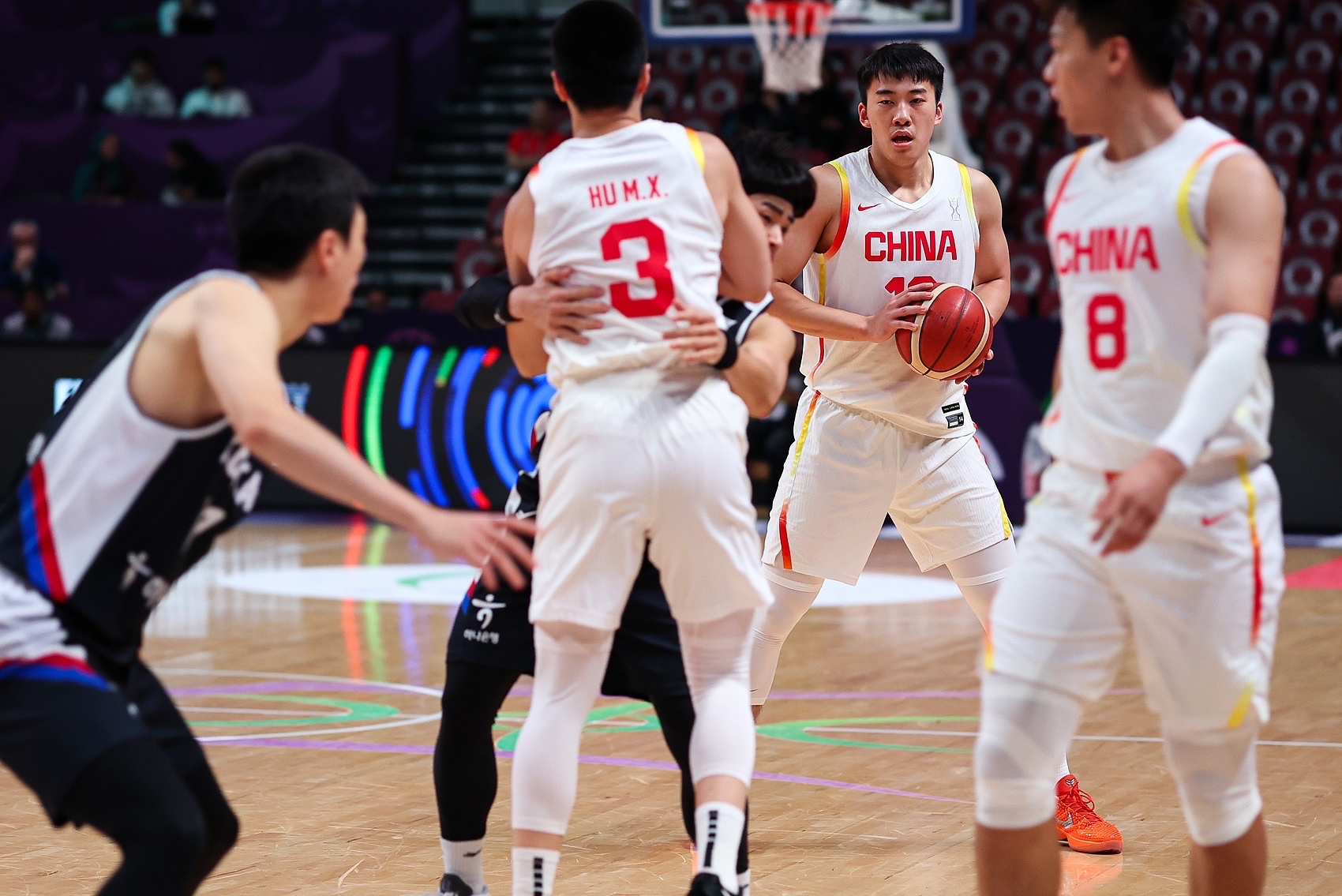 爱游戏下载-包含广厦男篮训练开放日，转会期扳平良机引欢呼，德甲在即，身体对抗强度拉满的词条